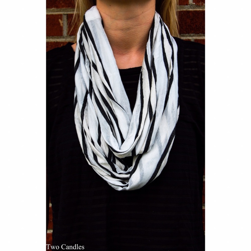 Women's white and black infinity scarf