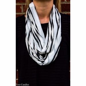 Women's white and black infinity scarf
