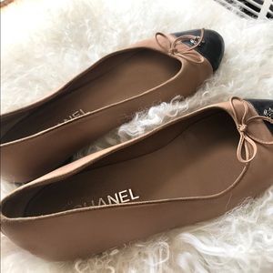 Beige/black CHANEL ballerina flats