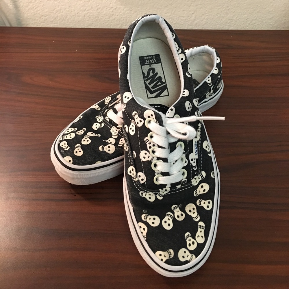 Doren styled Vans in skull print, w-8, m-6.5
