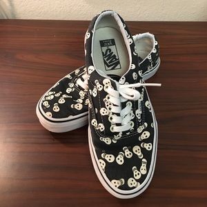 Doren styled Vans in skull print, w-8, m-6.5