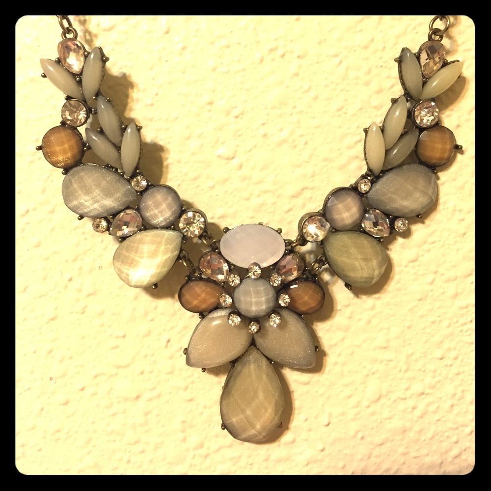 NWOT Charming Charlie Necklace