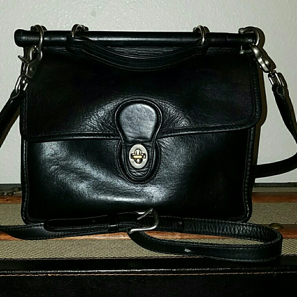 Coach Willis messenger satchel-- glove leather
