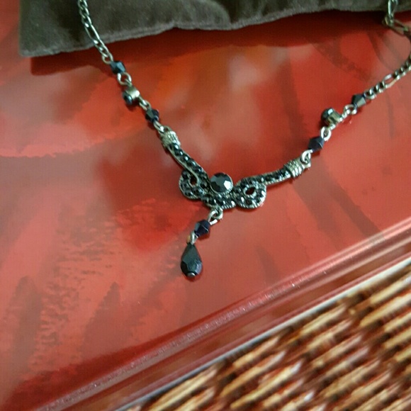 Silver necklace with black gems - Picture 3 of 3