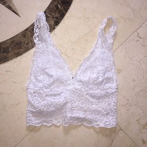 Crochet white crop top/bralette