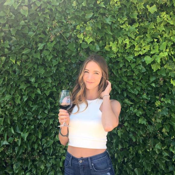 Meet your Posher, Ashlee - Picture 1 of 1