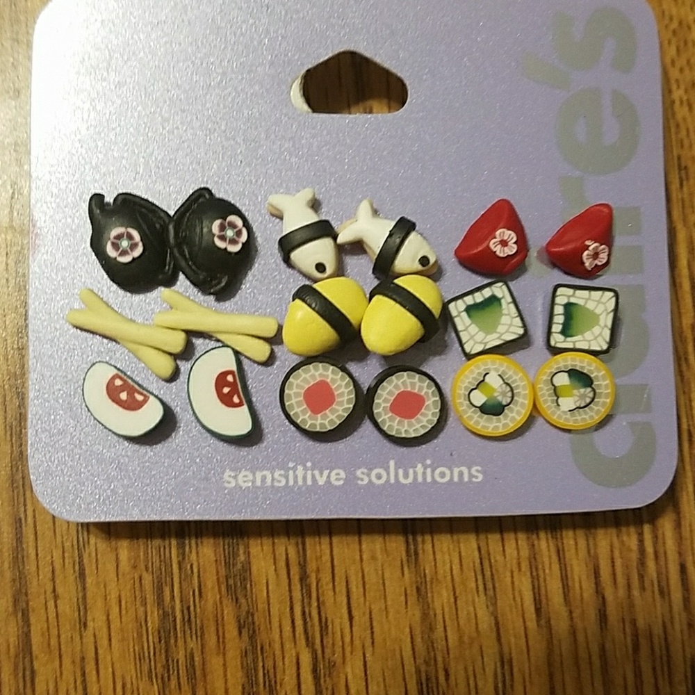 Claire's earrings x2 FREE ADD ON TO ANY BUY