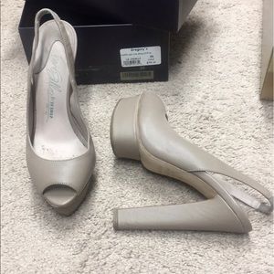 Lesilla camel slingback heels