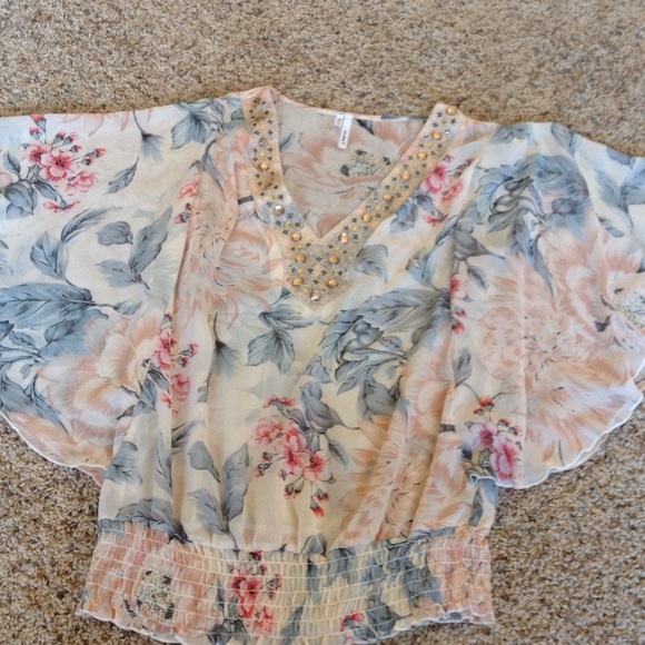 Studio Y flutter sleeve blouse - Picture 1 of 3