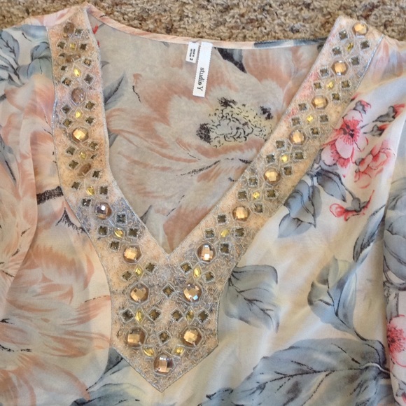 Studio Y flutter sleeve blouse - Picture 2 of 3