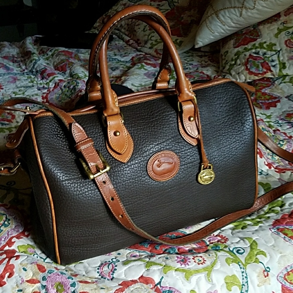 Dooney and Bourke Classic satchel R38