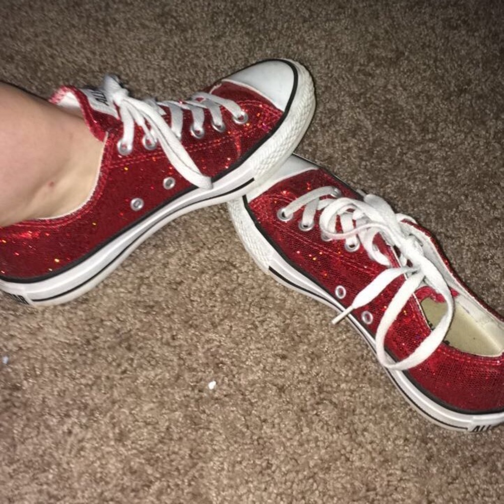 Sparkly Red Converse All Star sneaks!