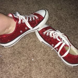 Sparkly Red Converse All Star sneaks!