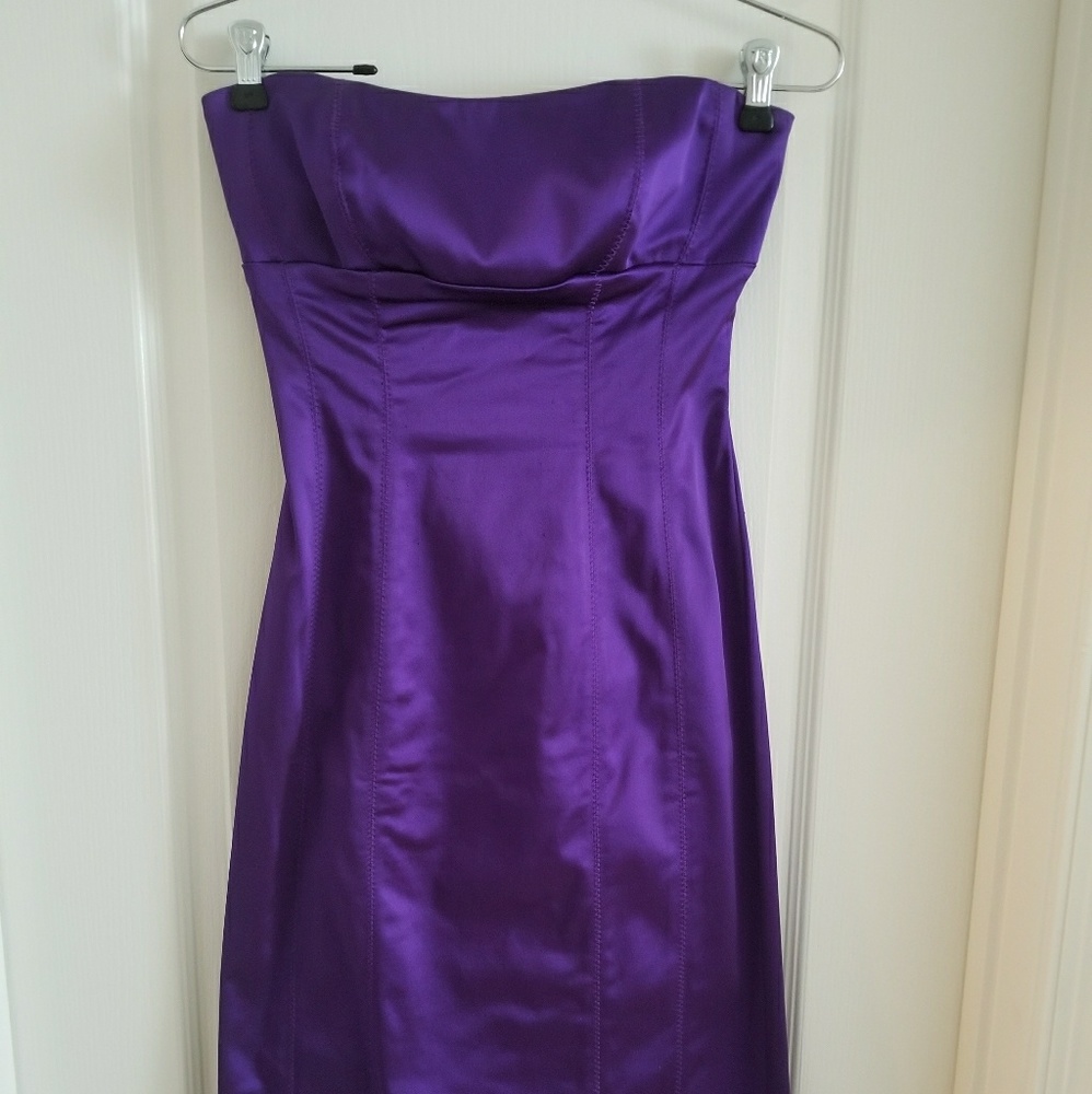 Purple fitted midi strapless dress