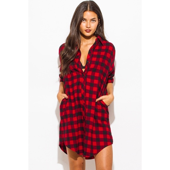 All Listings An oversized tee dress is simply a t shirt dress that has the shoulder area much large than your own shoulders. That can give you a very cool boyfriend style look. And the great thing about it is that you can very easily style it and pull it off.