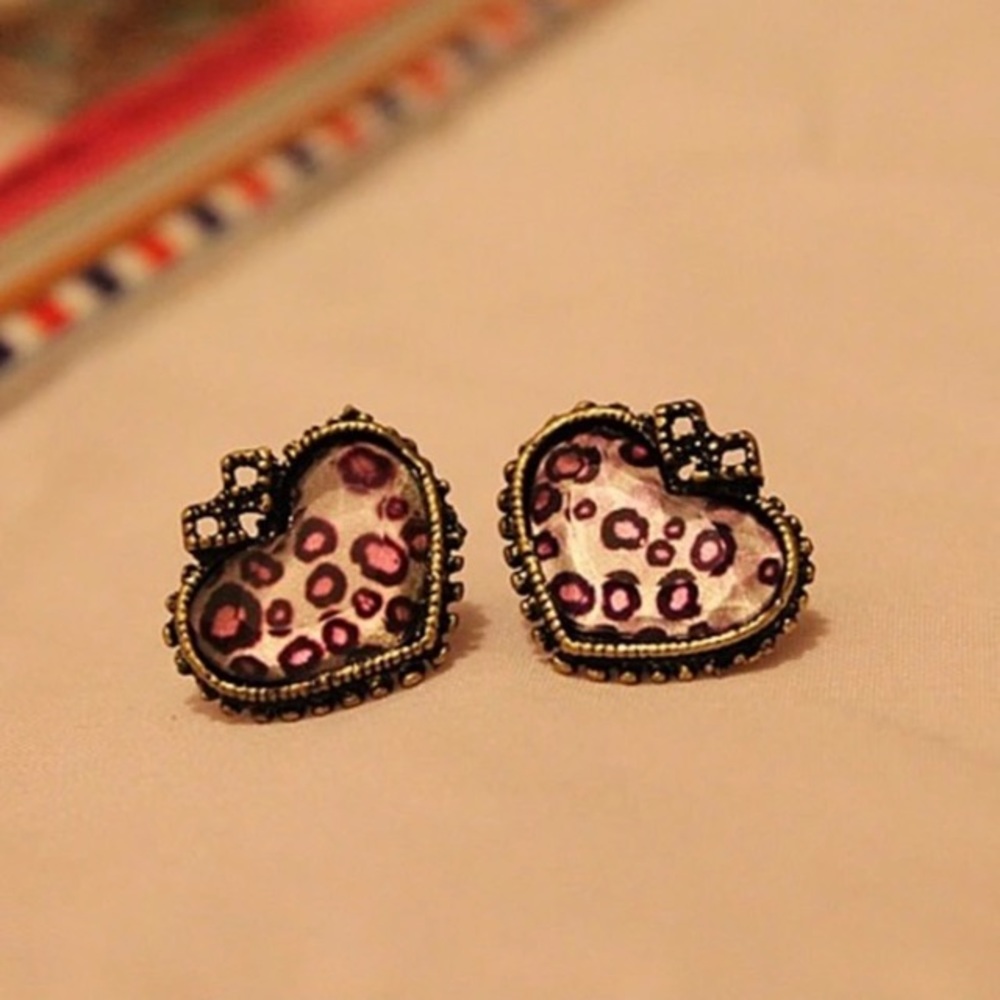 ✨Leopard heart earrings✨