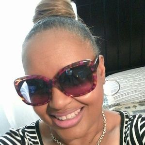 Meet your Posher, Deidra