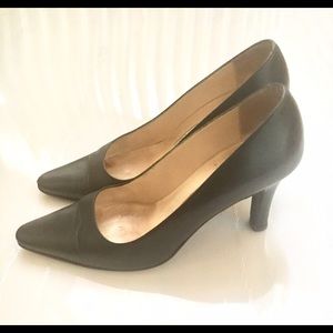 Manolo Blahnik Leather Pump