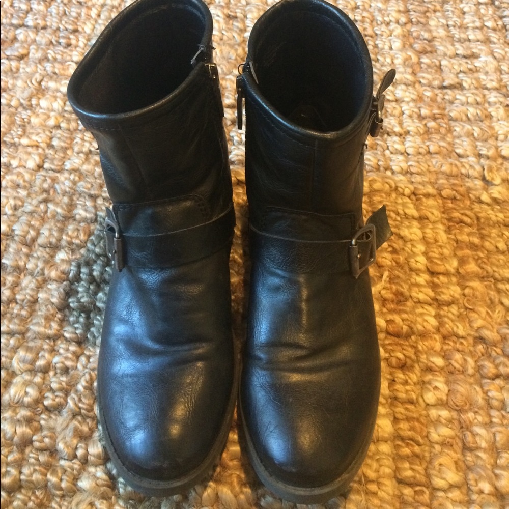 LAST CHANCE! Nine West black boots