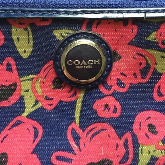 Floral Coach wristlet - Picture 2 of 7