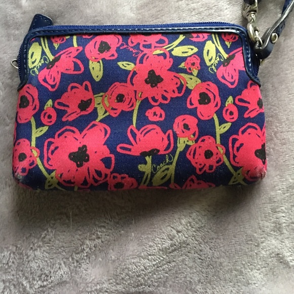 Floral Coach wristlet - Picture 4 of 7