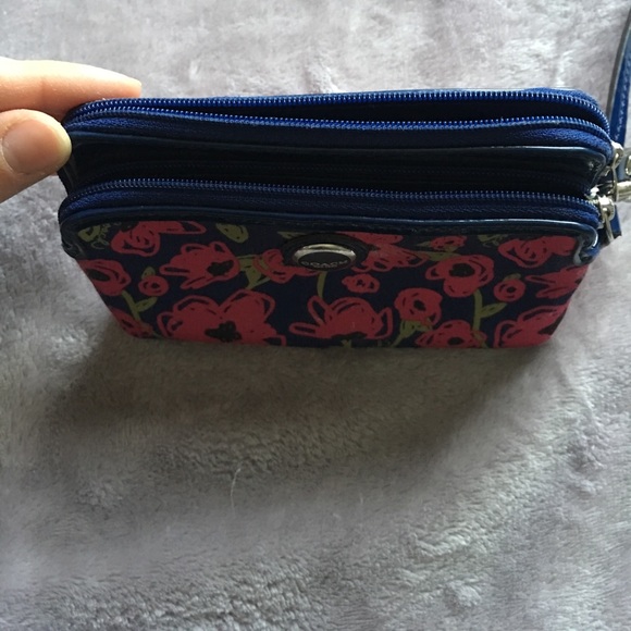 Floral Coach wristlet - Picture 6 of 7