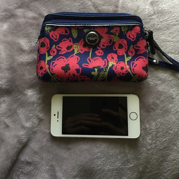 Floral Coach wristlet - Picture 7 of 7