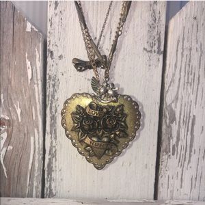 Betsey johnson necklace