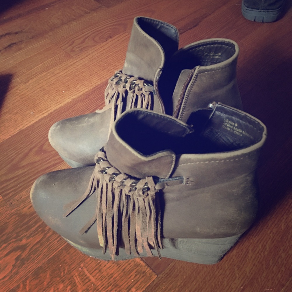 Sbicca Vintage Shoes with Fringes and Zipper New!