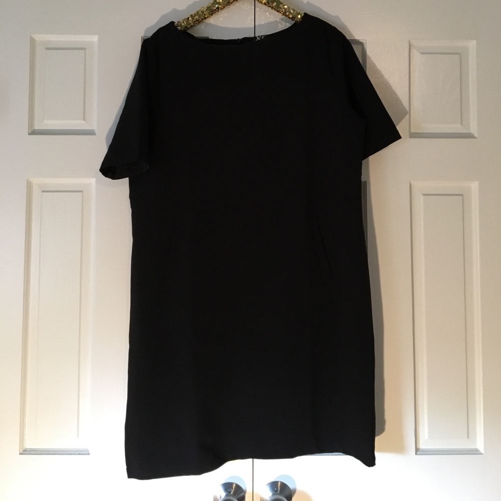 Black shift dress with POCKETS size large