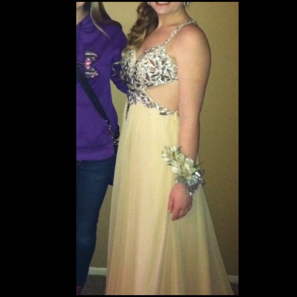 Prom dress - Picture 2 of 2