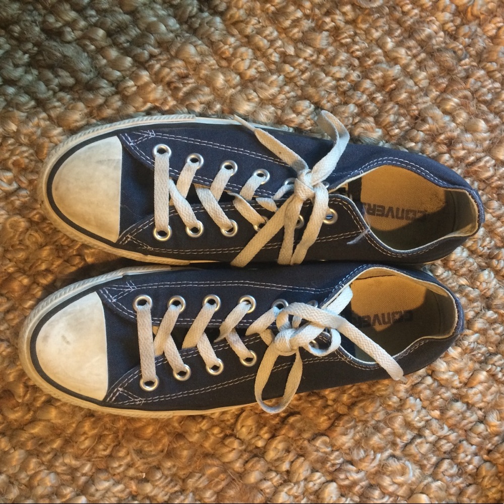 Navy blue converse