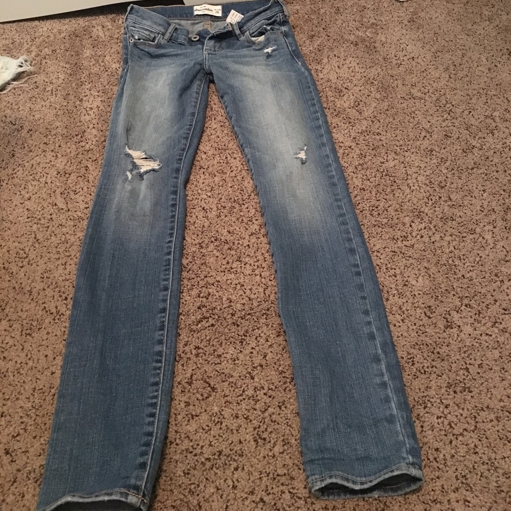 Medium toned ripped jeans