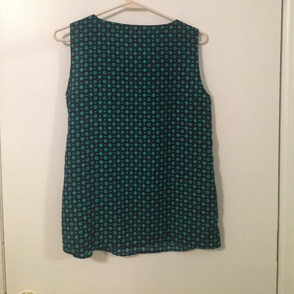 Sleeveless Blouse! - Picture 2 of 2