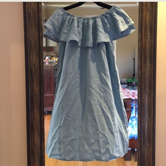 Alison Andrews Dresses - NWT Beautiful Flowy Off the Shoulder Dress Alison Andrews Dresses - NWT Beautiful Flowy Off the Shoulder Dress