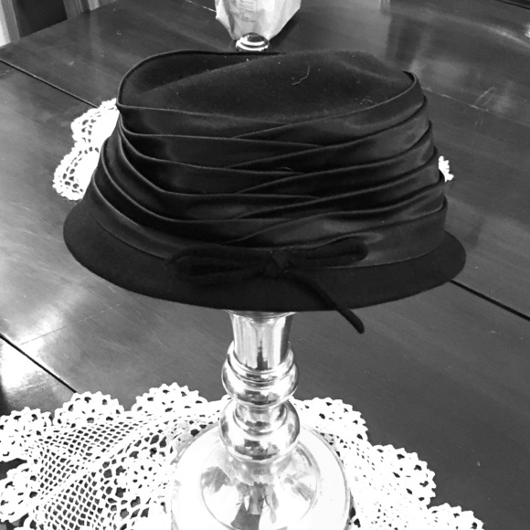 Vintage hat - Picture 1 of 3