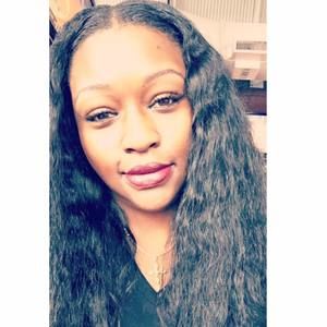 Meet your Posher, Monique