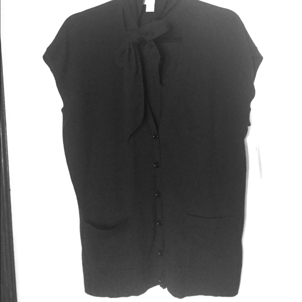 Short Sleeve Cardigan with Neck Bow