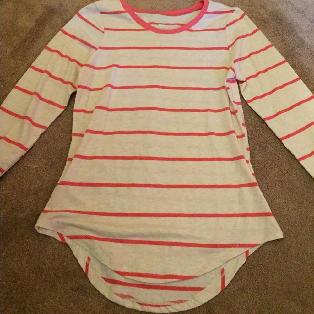Striped shirt. Long sleeve.