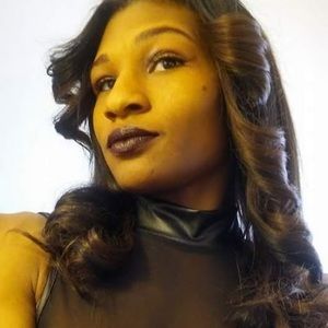 Meet your Posher, Charliqua