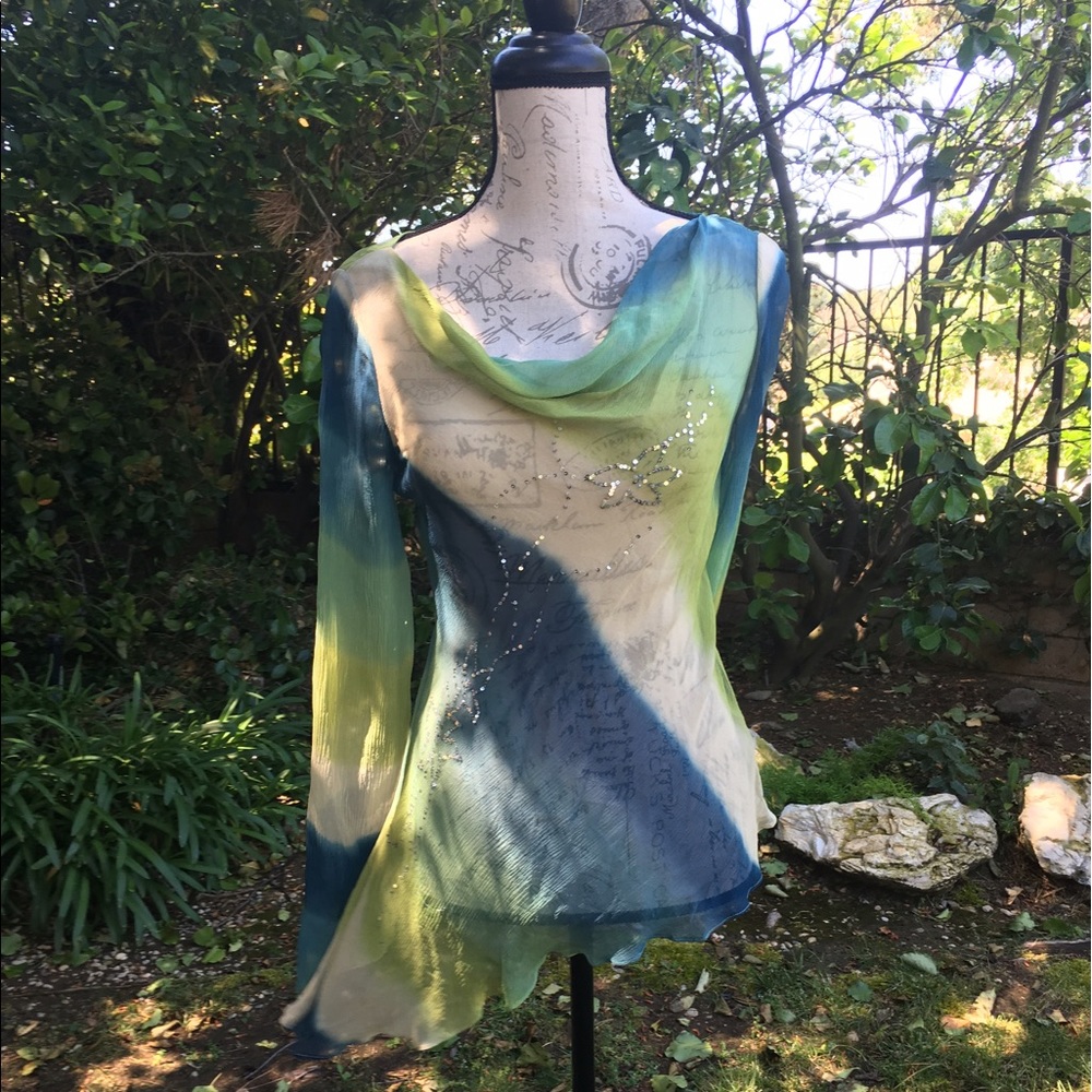BCBG MAXAZRIA Beautiful silk shirt