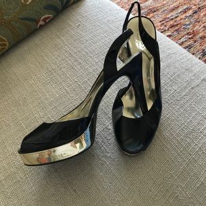 Patent leather & gold peep toe heels w/sling back