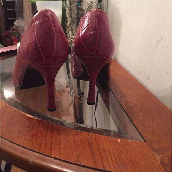 Shoes - Picture 2 of 3