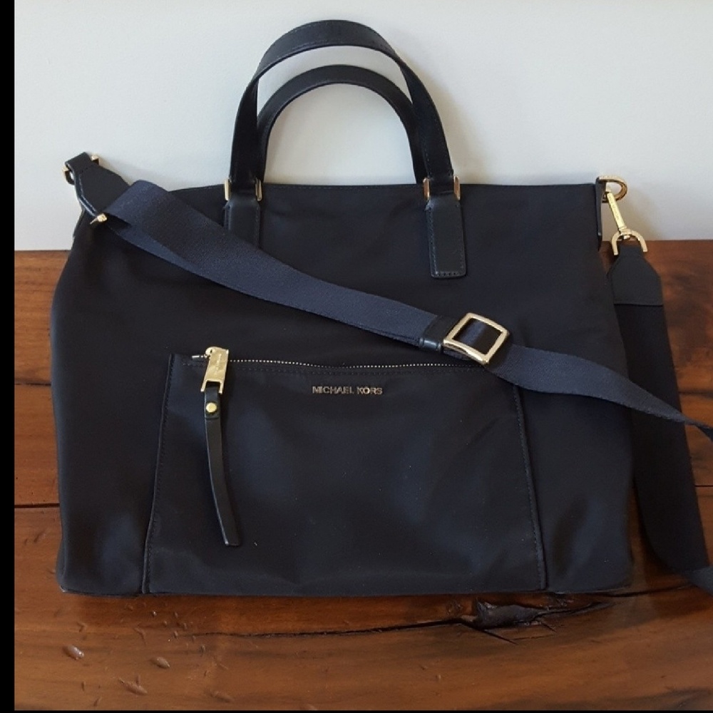 💥Michael Kors💥nylon cross body hand bag. Black.