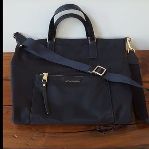 💥Michael Kors💥nylon cross body hand bag. Black.