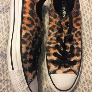 Leopard low top Converse