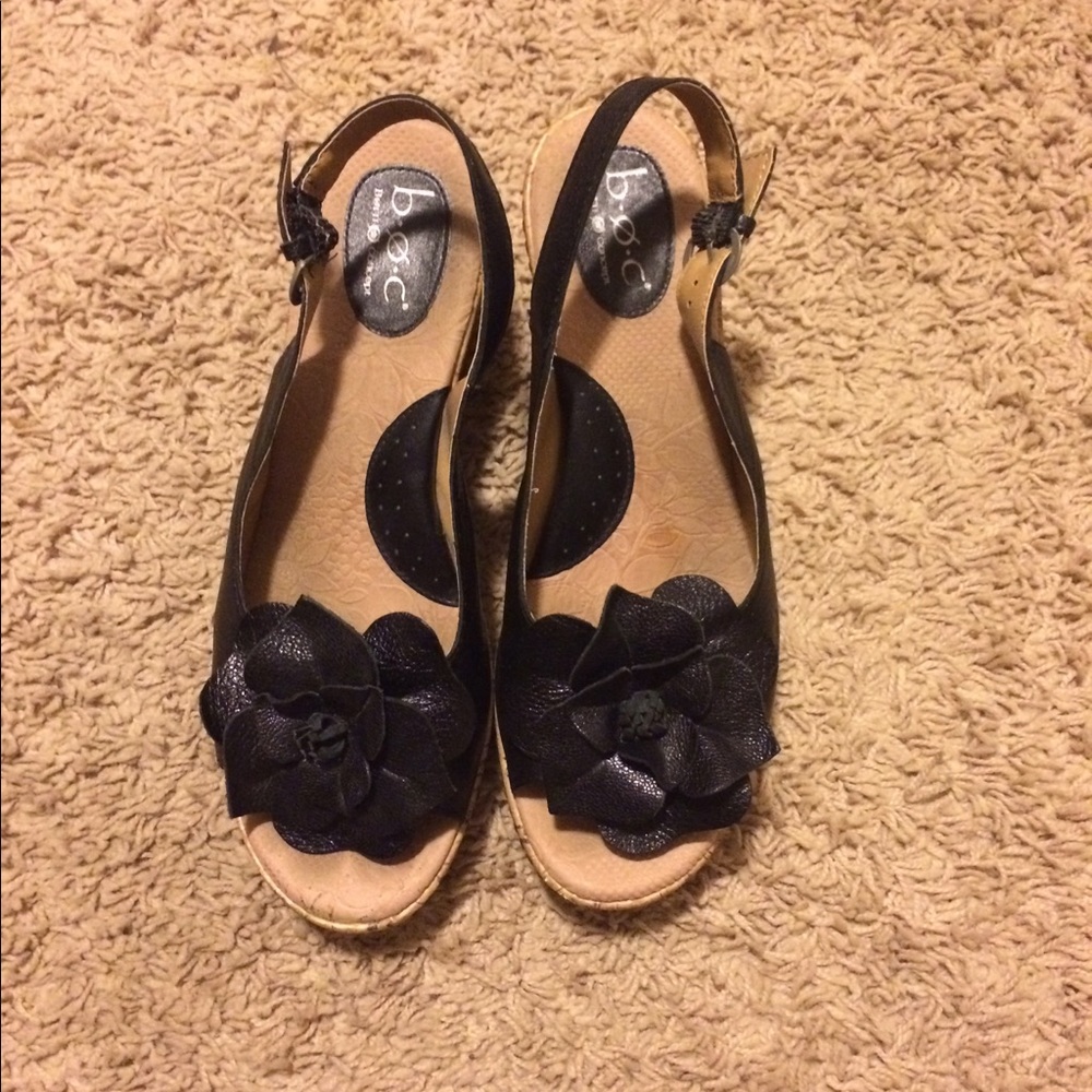 b.o.c. Black and Tan wedge sandal size 10