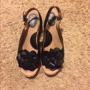 b.o.c. Black and Tan wedge sandal size 10