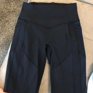 Lululemon held in pant size 6