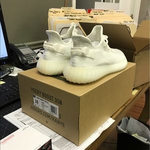 Yeezy boost 350 v2  cream white